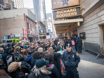 Hundreds of theater lovers in front of the Richard Rodgers Theatre in Times Square