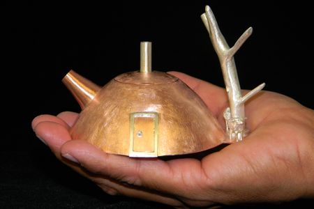 Amelia Joe-Chandler, Hogan Teapot, 2013. Hammered copper and cast silver. 7.5 x 11 x 9cm.
National Museum of the American Indian, 26/9781. Photo courtesy of the artist, Amelia Joe-Chandler.
