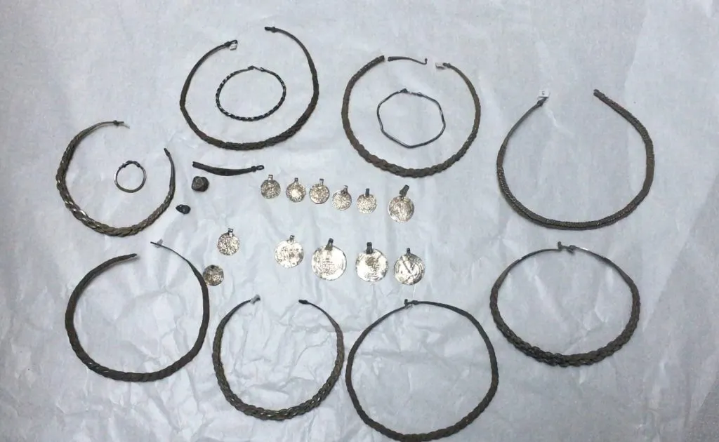 Archaeologists Unearth Trove of Viking Age Jewelry in Sweden