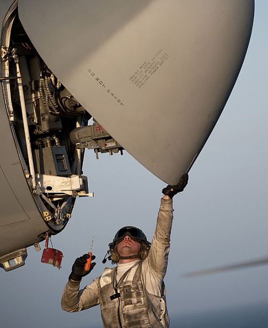 dod_aircraft_maintenance1.jpg