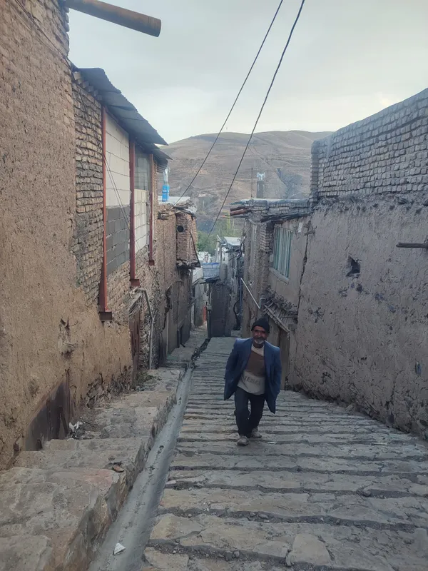 Alley of people thumbnail