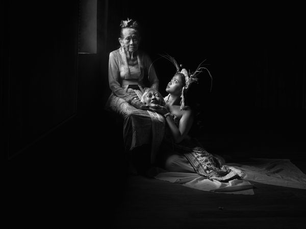 Contrast of Time: Echoes of Tradition and Youth thumbnail