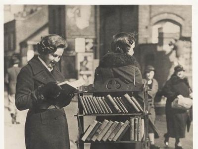 A "Walking Library" in London, circa 1930s