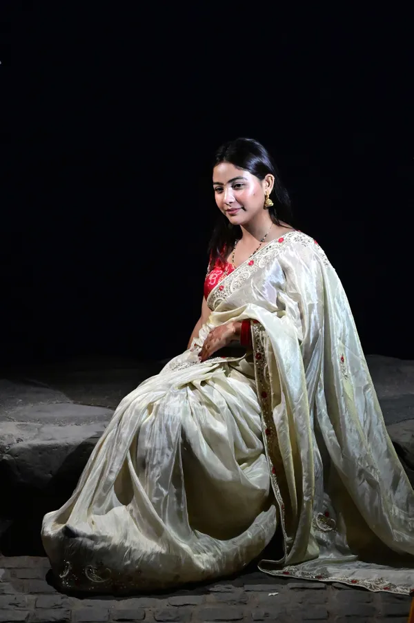 Elegance in the Quiet Night thumbnail