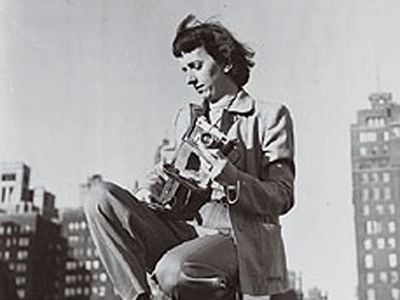 Bubley (c. 1960) made wartime photos in Washington, D.C. (1943) on her own.