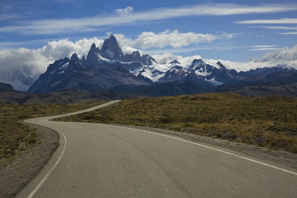 A windy road leads to Mt. Fitz Roy in Pategonia thumbnail