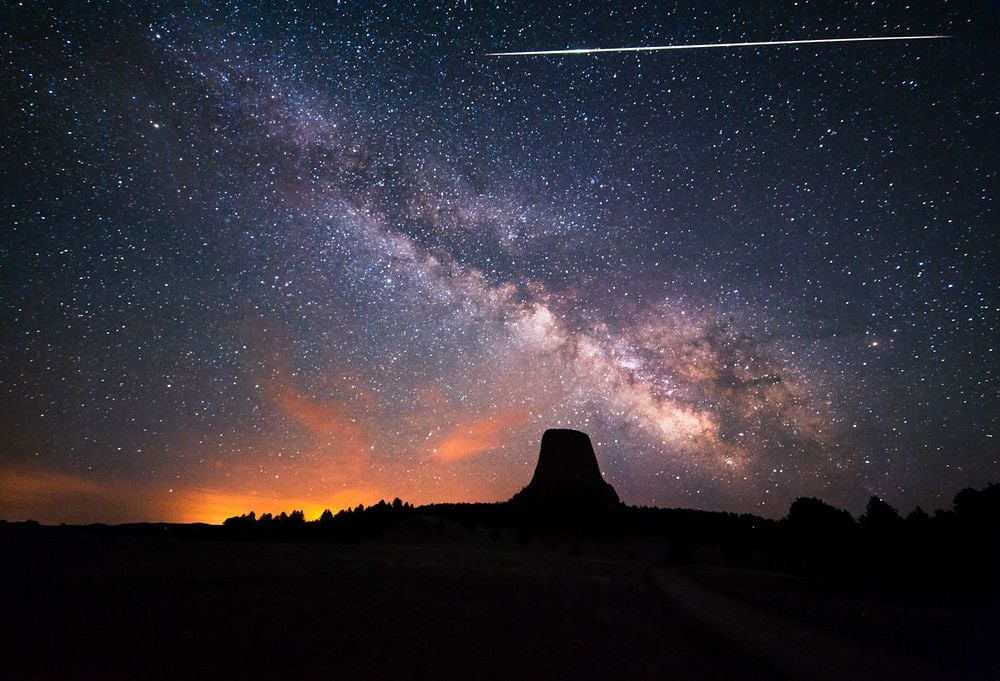 Shooting star and the Milky Way