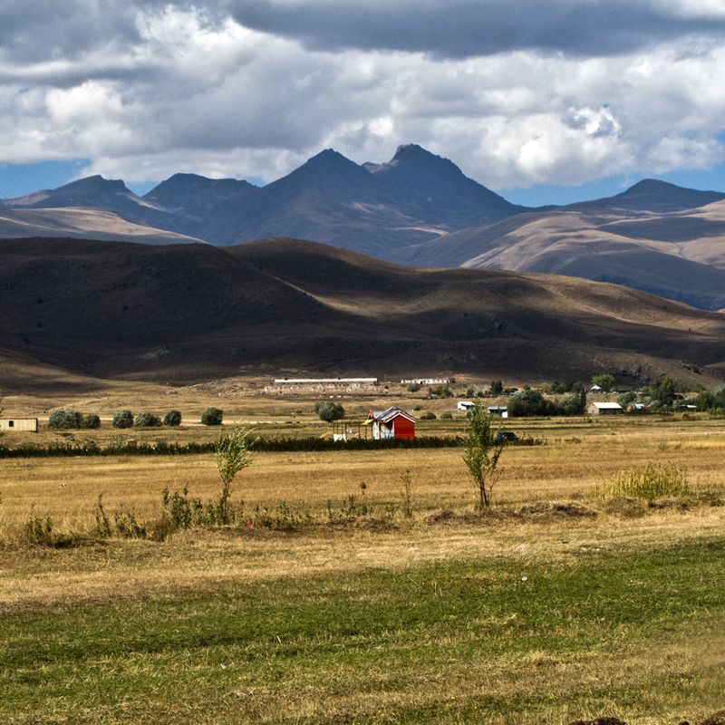 What Language Do Armenians Speak? - Wild Armenia