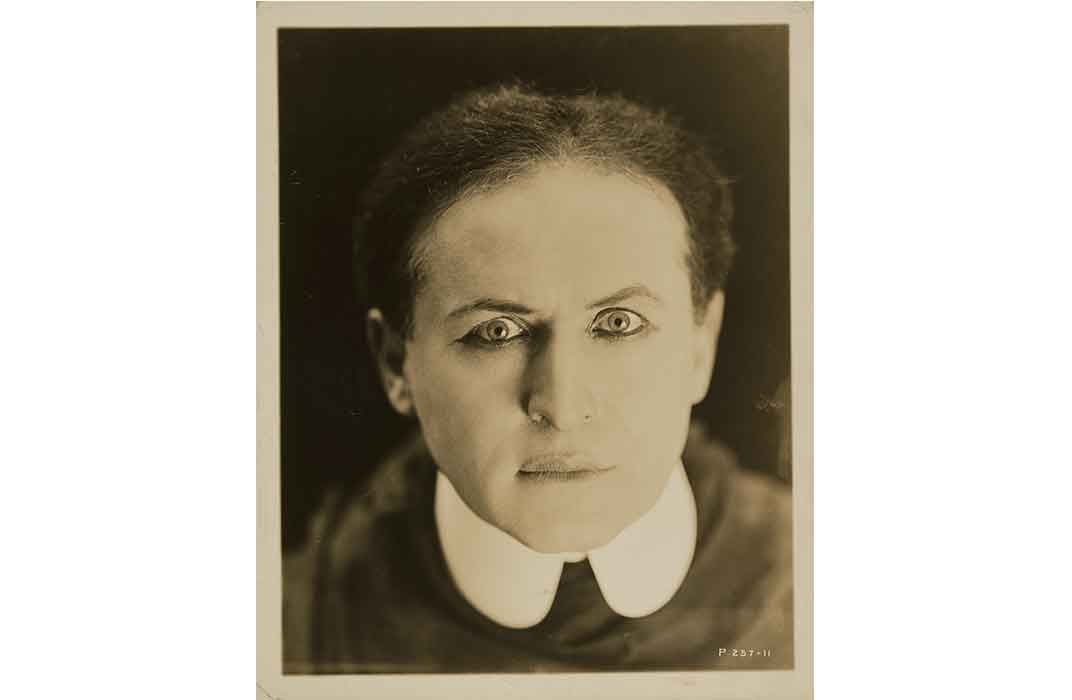 råd Framework digital Escape Artist Harry Houdini Was an Ingenious Inventor, He Just Didn't Want  Anybody to Know | At the Smithsonian | Smithsonian Magazine