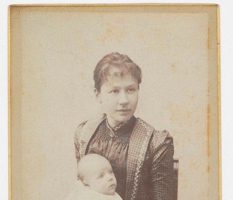 Jo_Bonger_and_son_Vincent_Willem_van_Gogh_1890.jpg