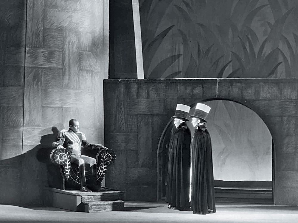 stage set of Macbeth