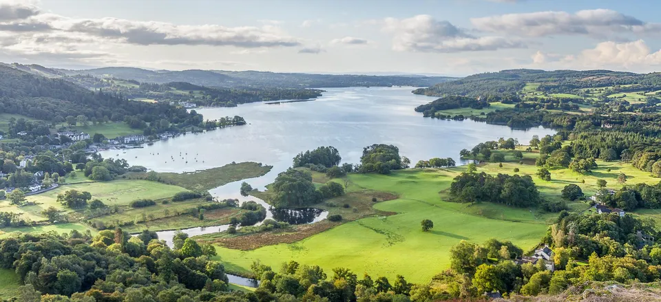  The beautiful landscape of Lake Windermere 