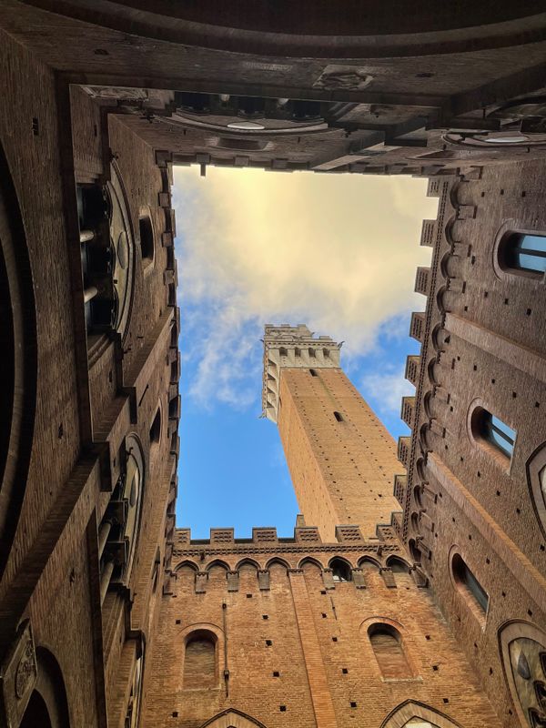 The Torre del Mangia in Siena, Italy. thumbnail