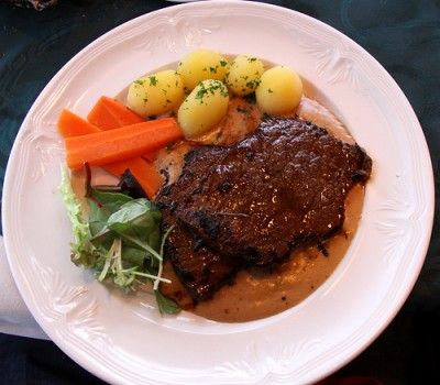 20110520090136whale-steak-by-ChrisGoldNY_3671440407_47c1be38c3-400x350.jpg