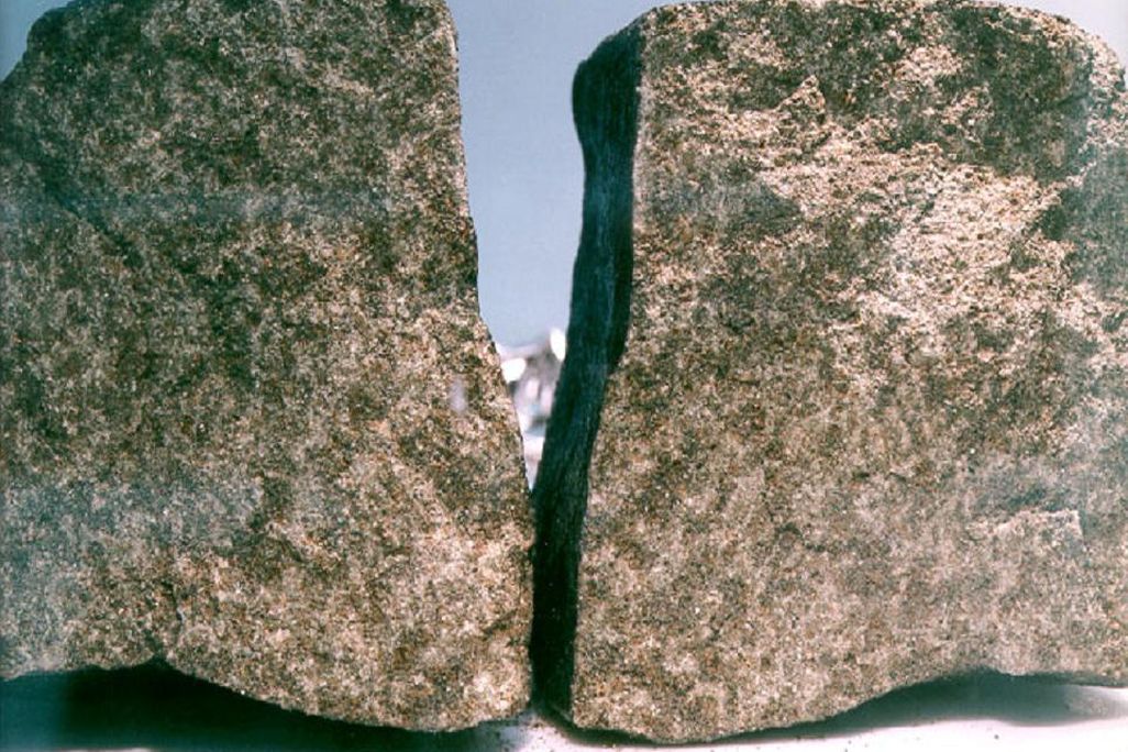 Nakhla_meteorite.jpg
