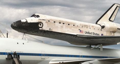 The Space Shuttle Discovery arrives at Dulles International Airport