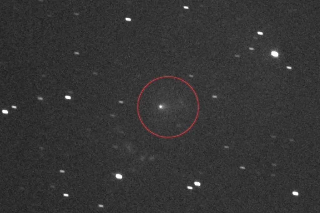 interstellar comet 3I/ATLAS in a black-and-white image