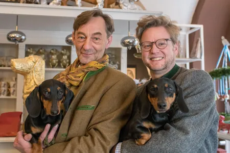 Josef Küblbeck (l) with "Seppi" and Oliver Storz with "Moni"
