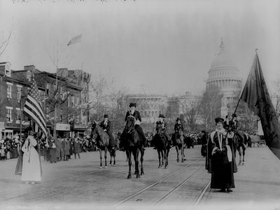 The head of the suffragist parade in Washington, 1913. 
