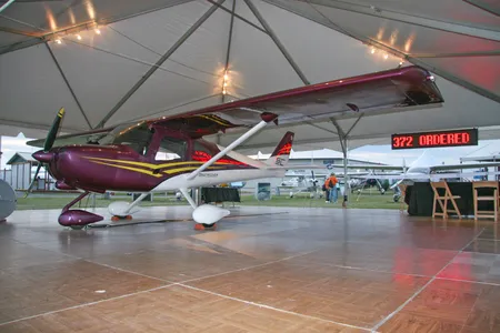 An heir to the 152, the Cessna 162 was unveiled (as a mockup) at the 2007 Oshkosh, Wisconsin fly-in.