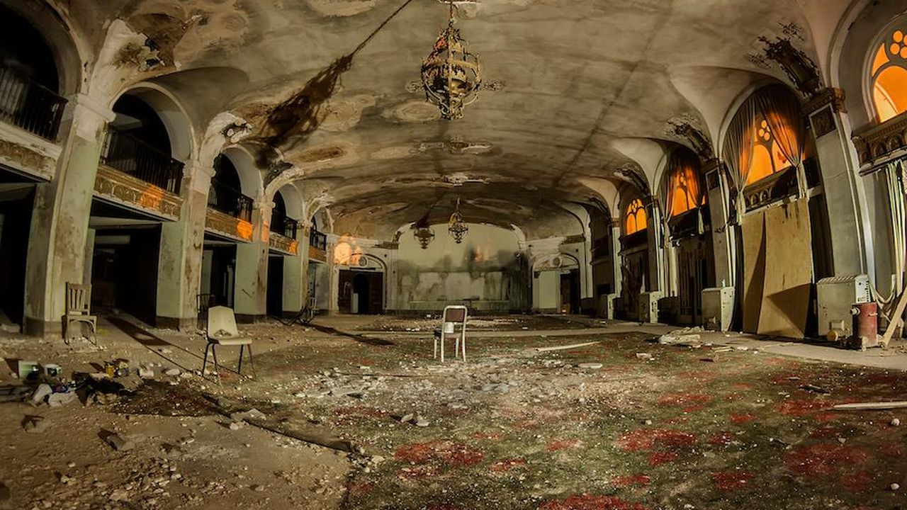 These Photographers Venture Into Derelict Buildings in Texas So
