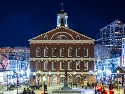 Atop Faneuil Hall sits a grasshopper weather vane, imitating a similar one on London&rsquo;s Royal Exchange.