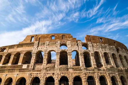 A five-week course, "Rome: A Virtual Tour of the Ancient City," focuses on the building of the ancient city of Rome and how it laid the groundwork for the construction of cities throughout the world.