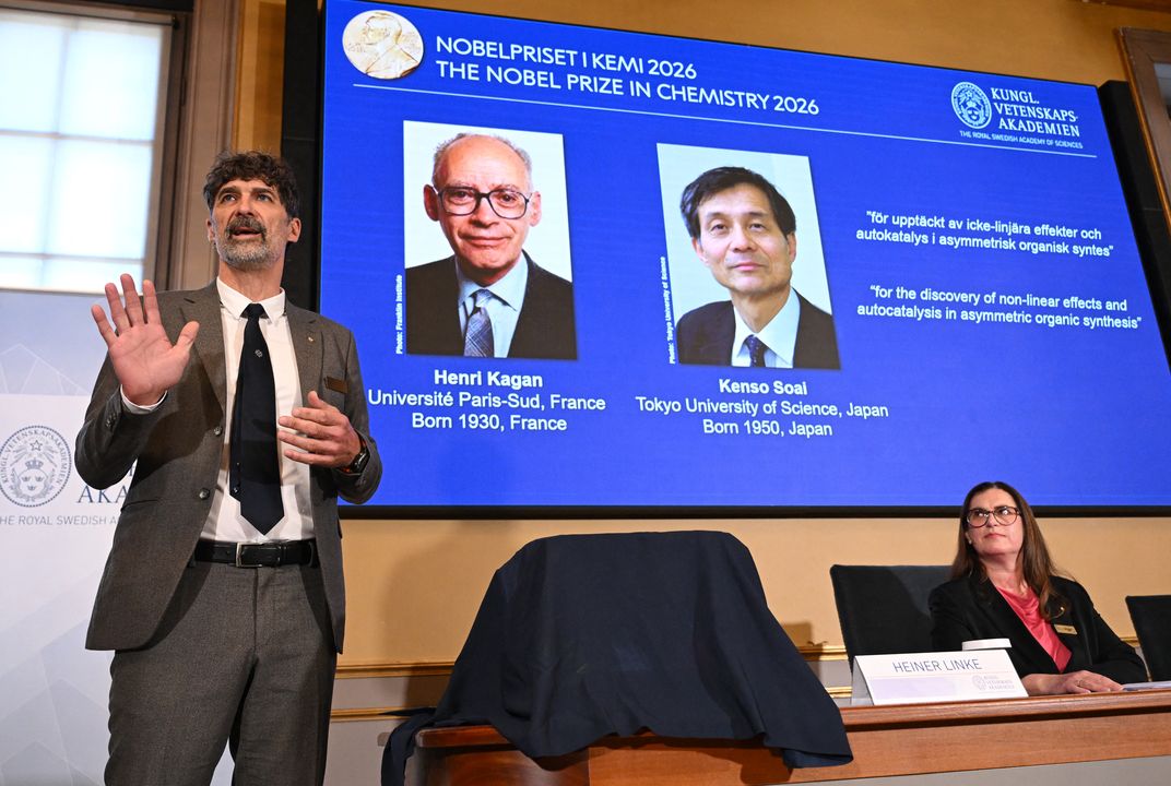 smithsonianmag.com - Sarah Kuta - Two Chemists Win Nobel Prize for Unraveling a Mystery of Molecular 'Handedness,' Helping Drugmakers Develop Safer Medications