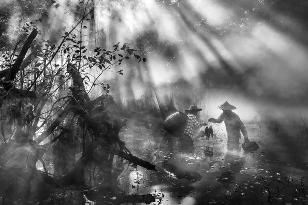 Fishermen in Mist thumbnail