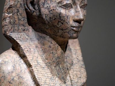 A stone statue of Hatshepsut