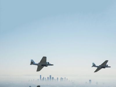 04F_ON2018_FormationNASAWB-57's11-19-15_LIVE.jpg