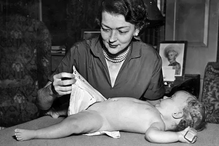 Marion Donovan demonstrates the "Boater," around 1950.