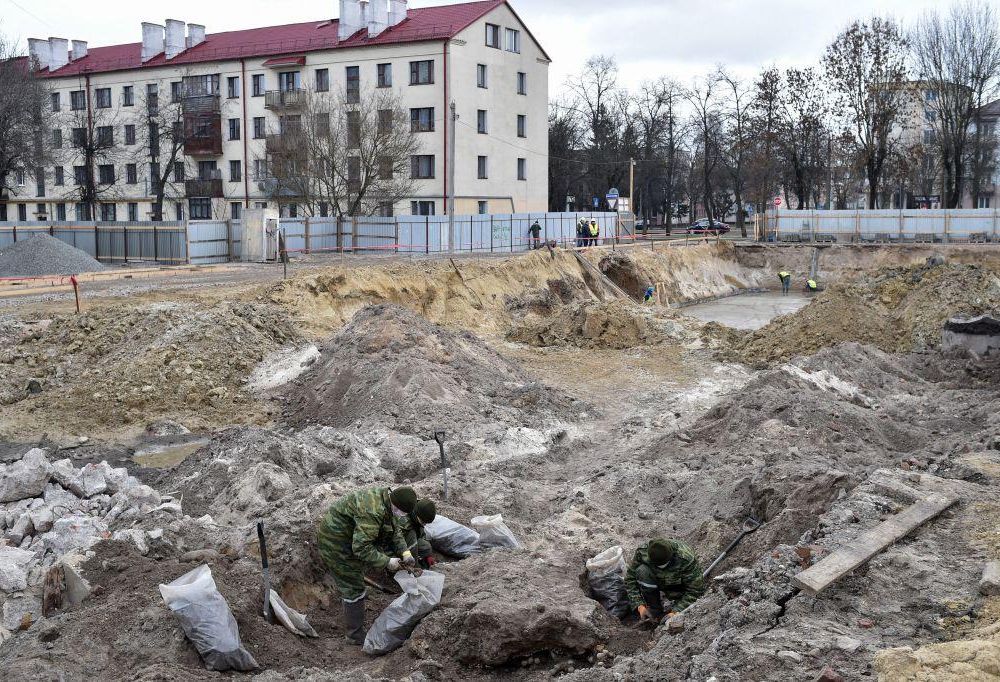 Mass grave in Brest.jpg