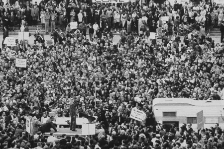 People marching to protest the murder of Rev. James Reeb.