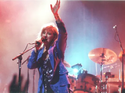 Christine McVie performing in Bloomington, Minnesota, in 1990