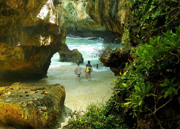 Uluwatu cave paddle out thumbnail