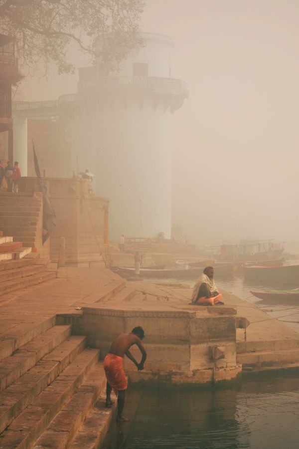 Misty morning along the Ganges thumbnail