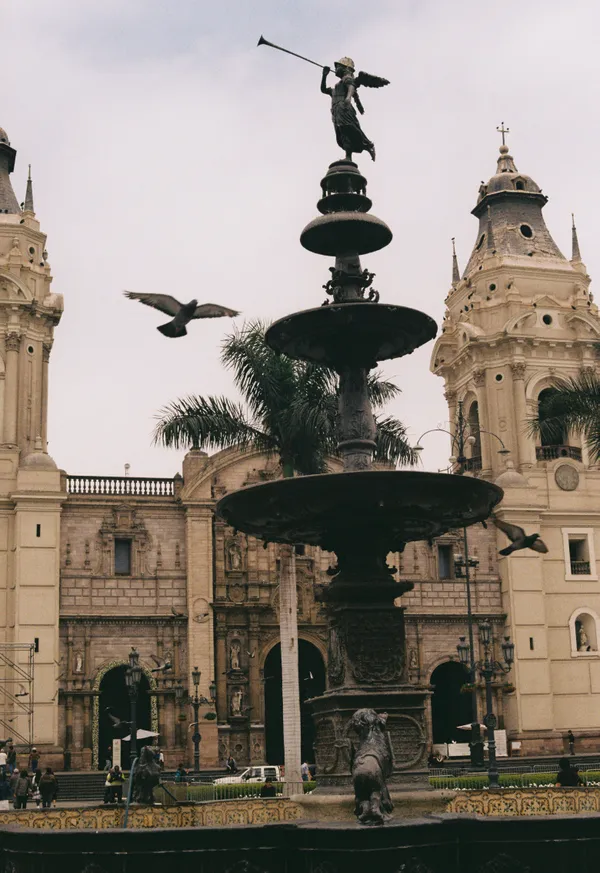 Fountain of the Plaza Mayor de Lima thumbnail