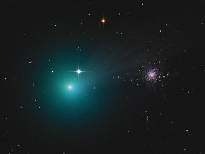 A composite image made in Payson, Arizona, on December 28 shows Comet Lovejoy as it seemed to pass a globular cluster of stars called Messier 79.