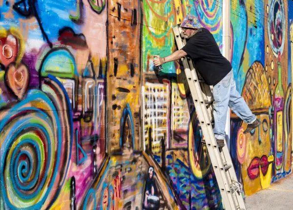 Risking a fall to get that border just right thumbnail