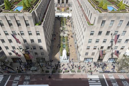 Jaume Plensa, Behind the Walls, 2019, presented by Richard Gray Gallery and Galerie Lelong, Frieze Sculpture at Rockefeller Center, New York 2019
