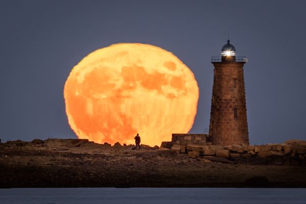 Moonrise by Whaleback Lighthouse thumbnail