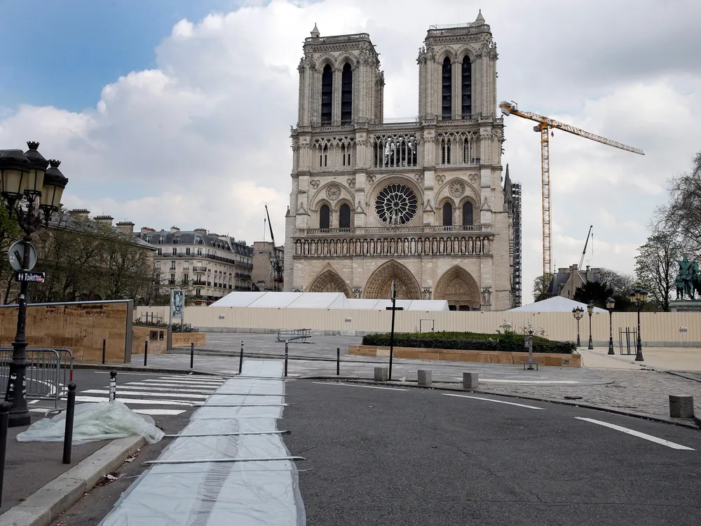 Notre-Dame work stopped 