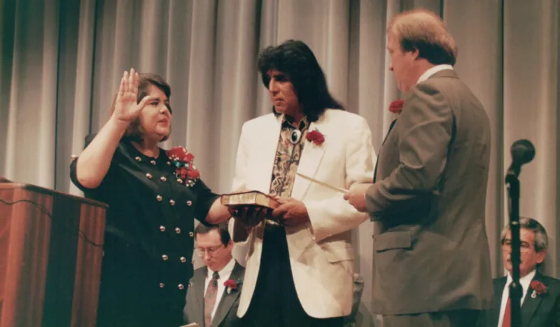 The swearing in of Wilma Mankiller as Principal Chief of the Cherokee Nation of Oklahoma. Charlie Soap holds the Bible; the others are unidentified. Courtesy of the Wilma Mankiller Foundation.