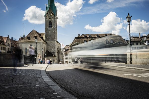Street Scene in Zurich, Munsterbrücke thumbnail