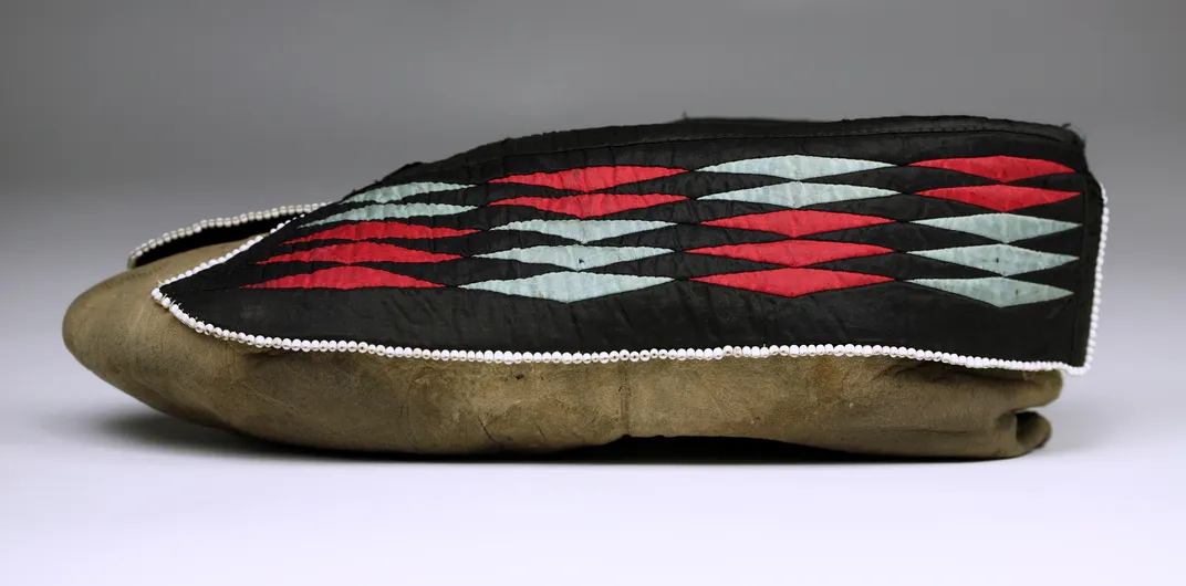 Moccasin said to have belonged to Mishikinakwa