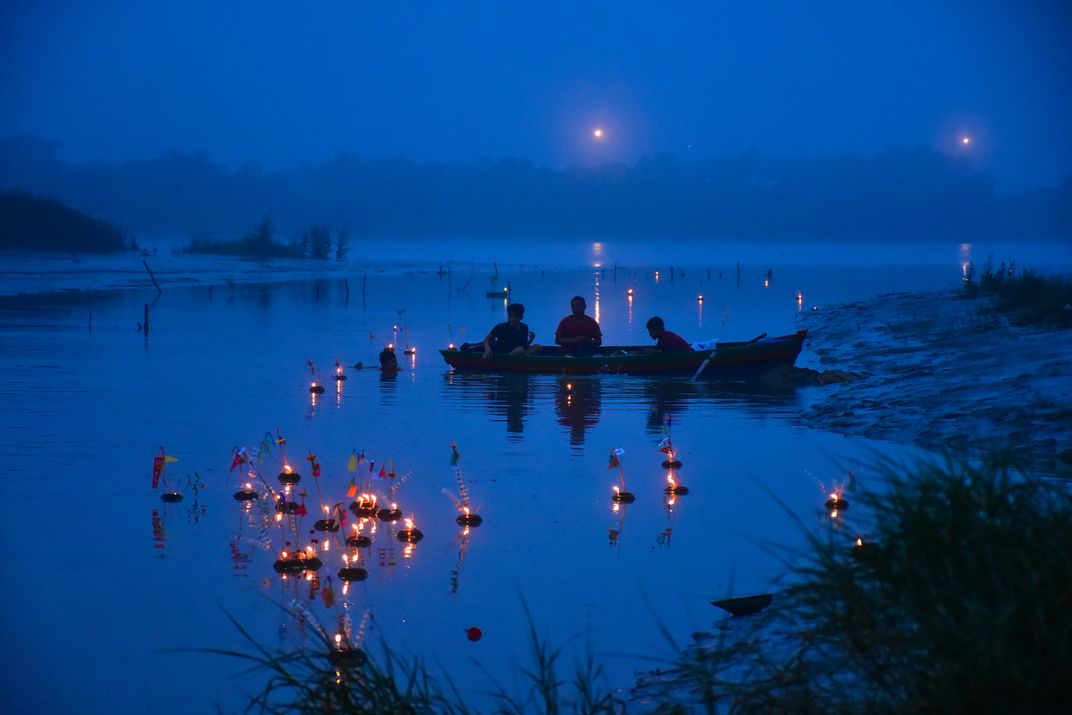 Bowl Floating Festival | Smithsonian Photo Contest | Smithsonian Magazine