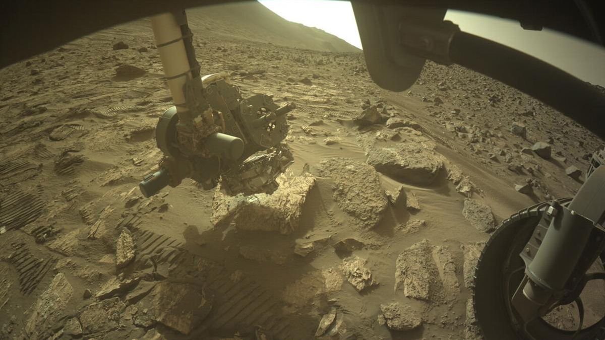 Mars Rover Spots Complex Carbon on the Red Planet, Marking Yet Another Detection of a Building Block of Life