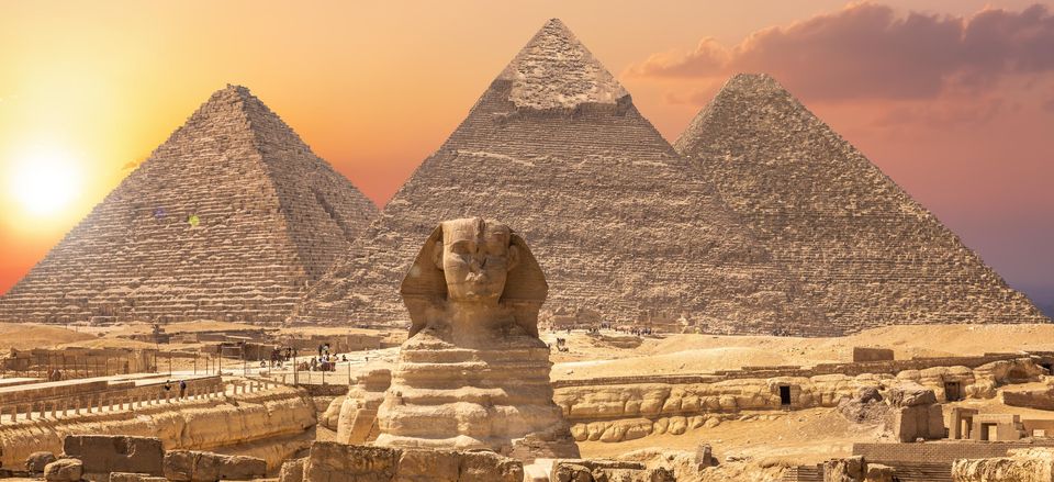  The enigmatic Sphinx and Pyramids of Giza 