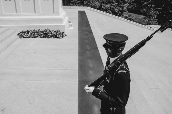 The guard of unknown soldgiers grave thumbnail